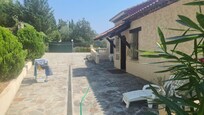 Das Haus vom Pool aus