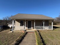 Nice front veranda..