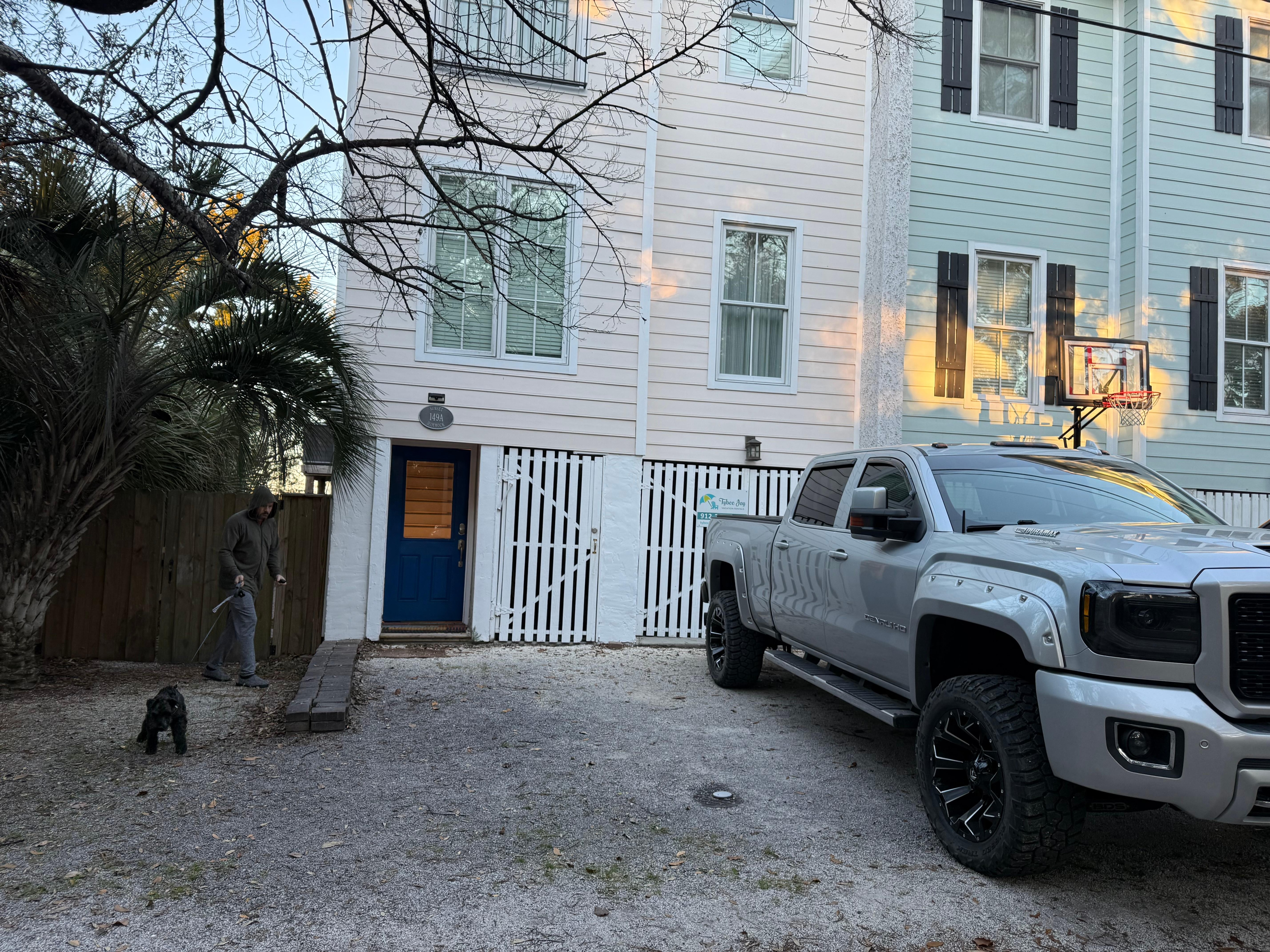 2 full size vehicles wouldn’t fit unless one could straddle the mini brick wall. 