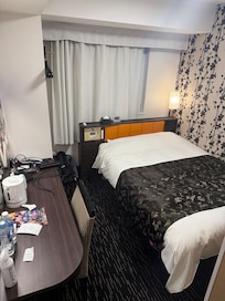 Standard room, double bed.