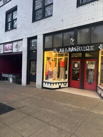 Our entrance tucked away between the cutest shops!