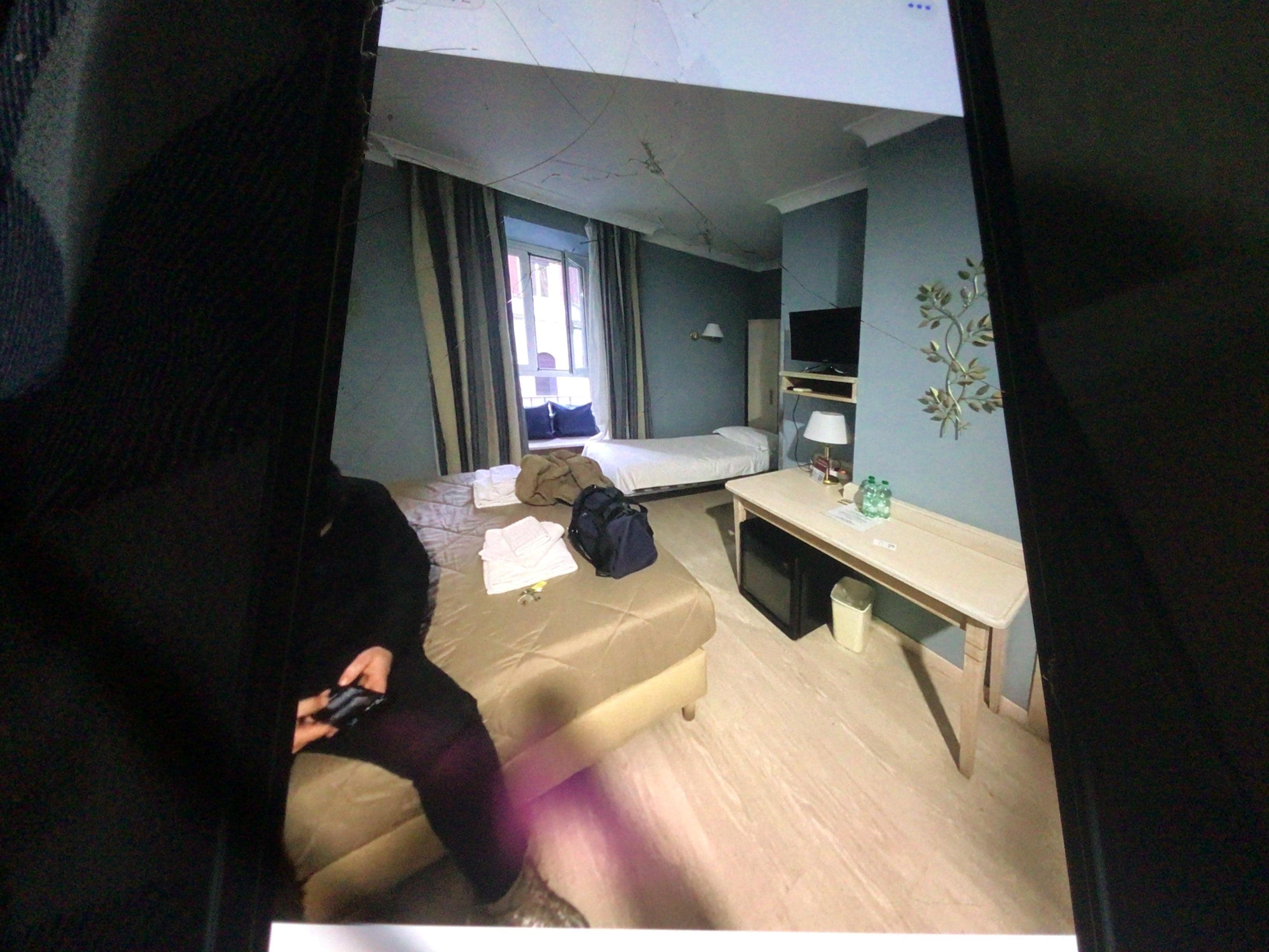 The main room with 2 very comfortable beds.