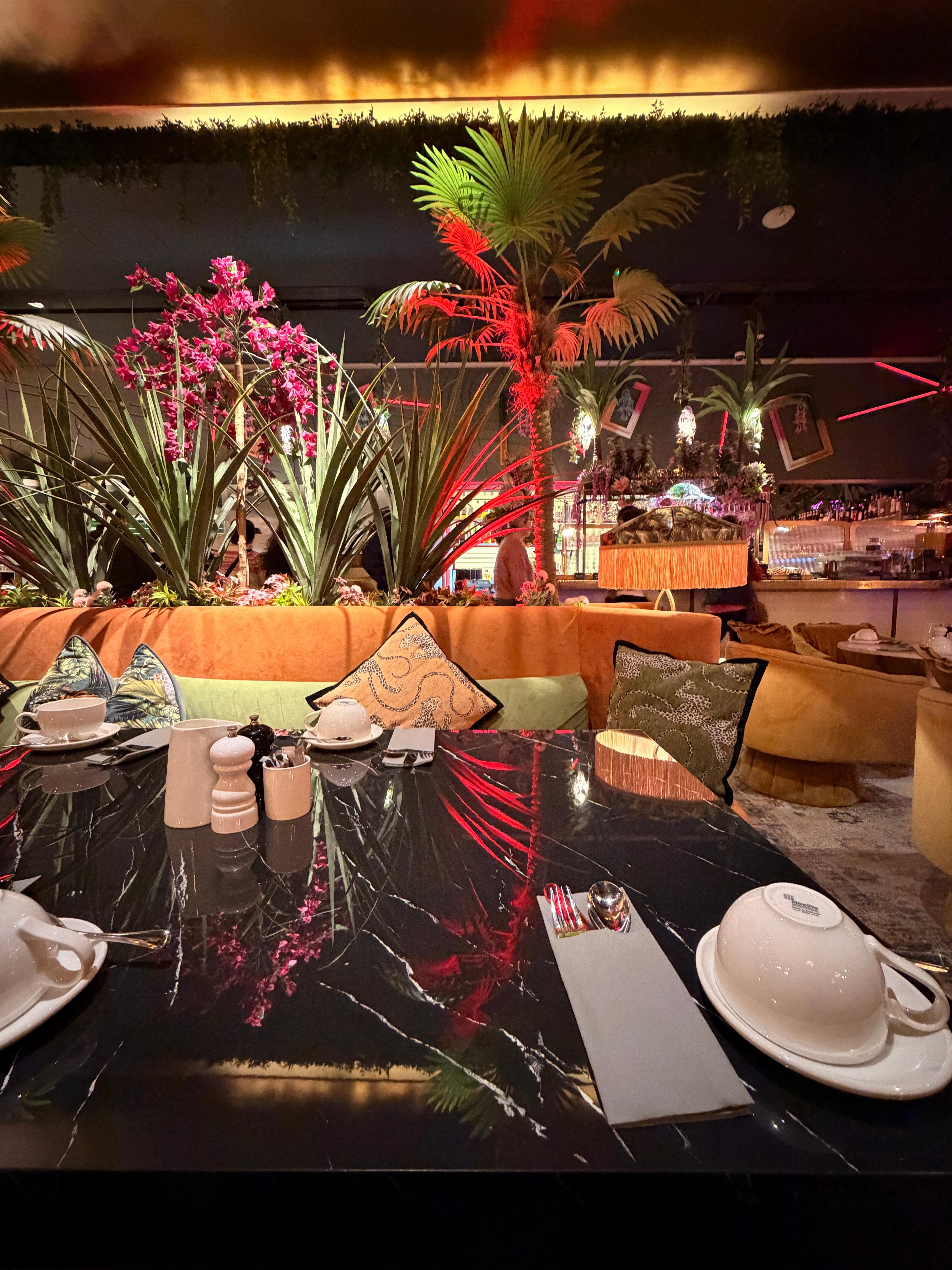 Breakfast/Restaurant