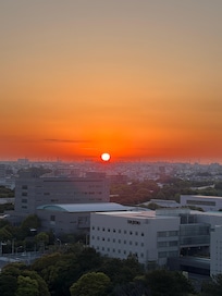 在房間看到日出