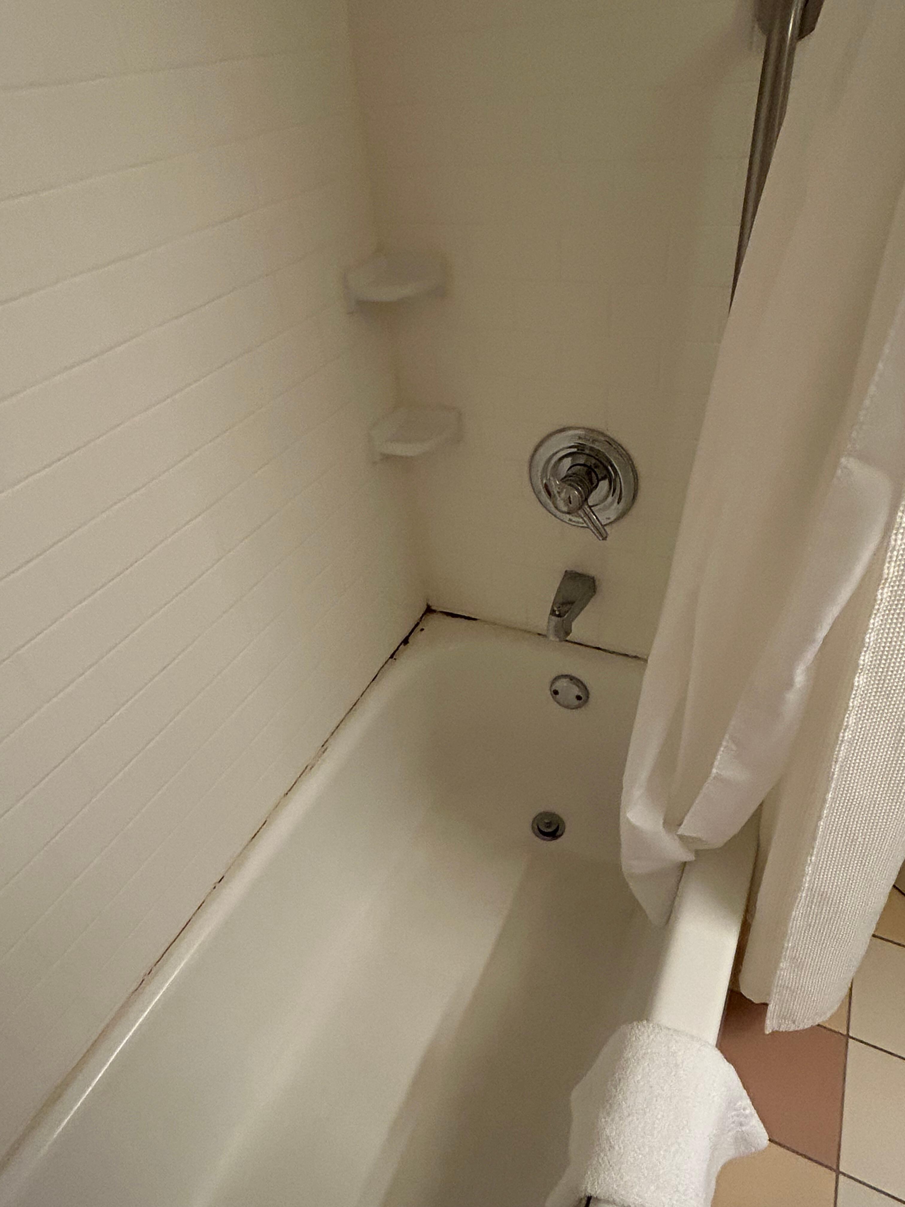 Bath tub / shower