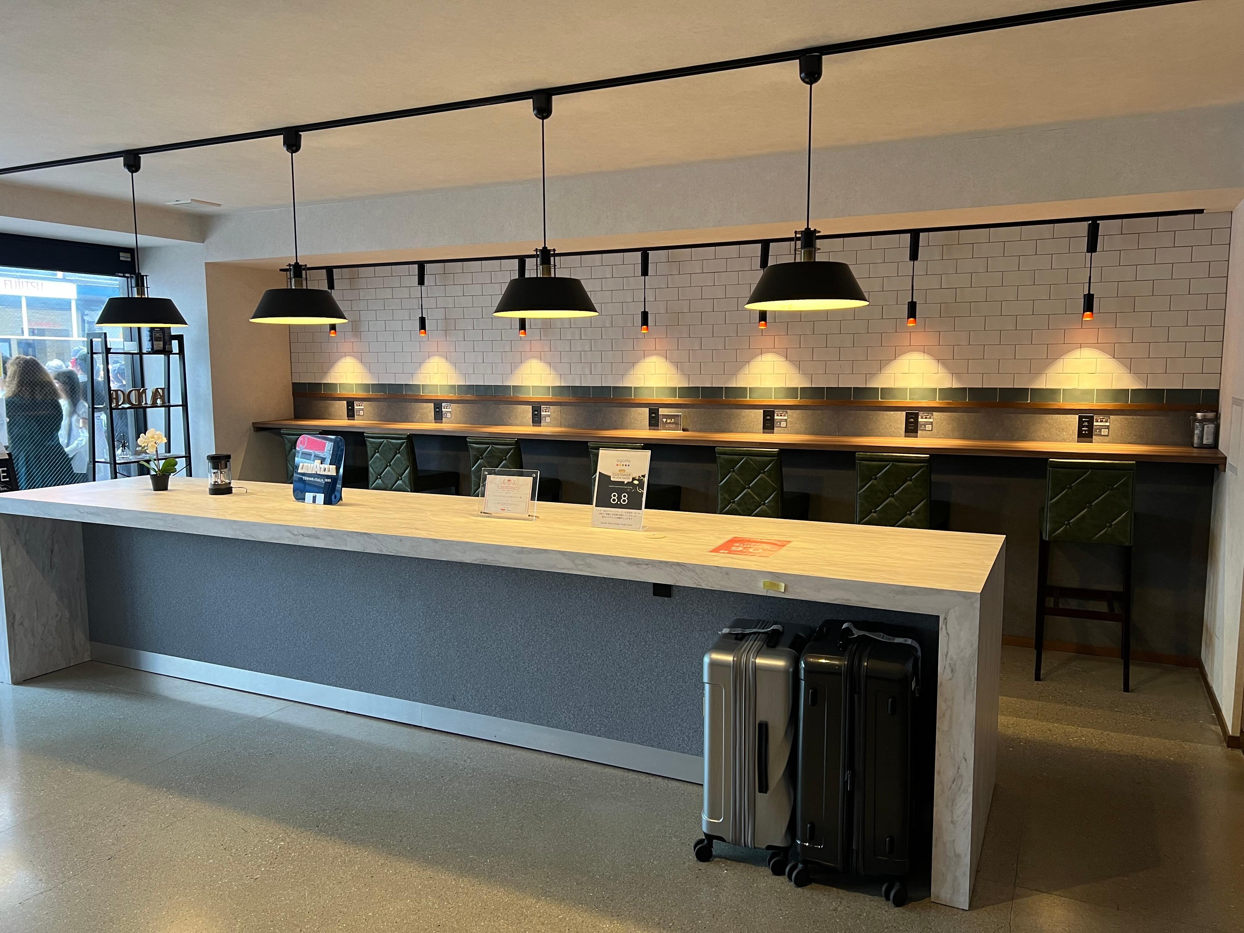 Lobby/luggage storage area