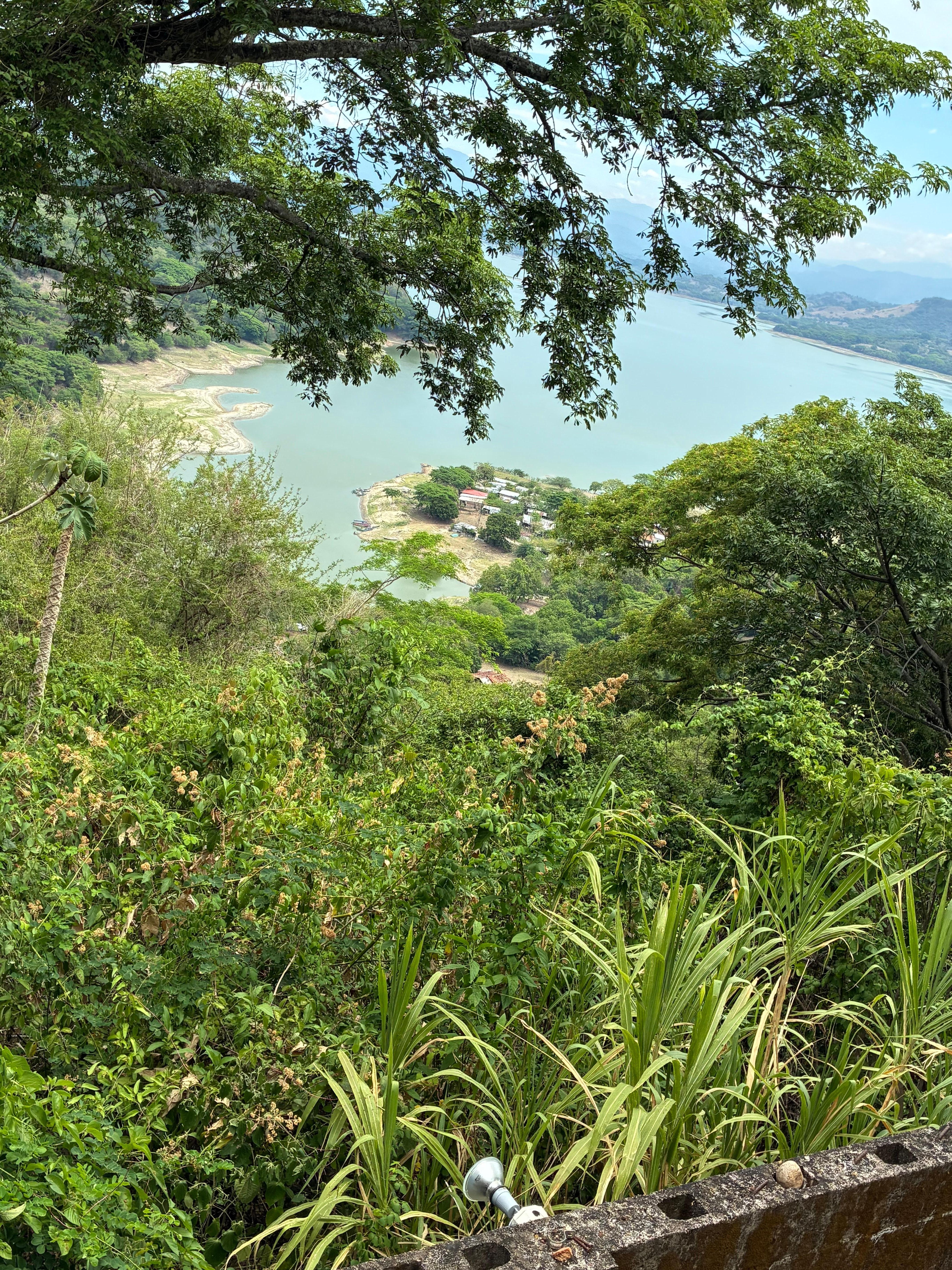 Restaurants close by with a view