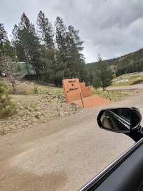 The entrance to Silver Cloud, where the cabin is located.