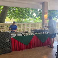 We had a great hot free breakfast that was included for us.  Everything was delicious!