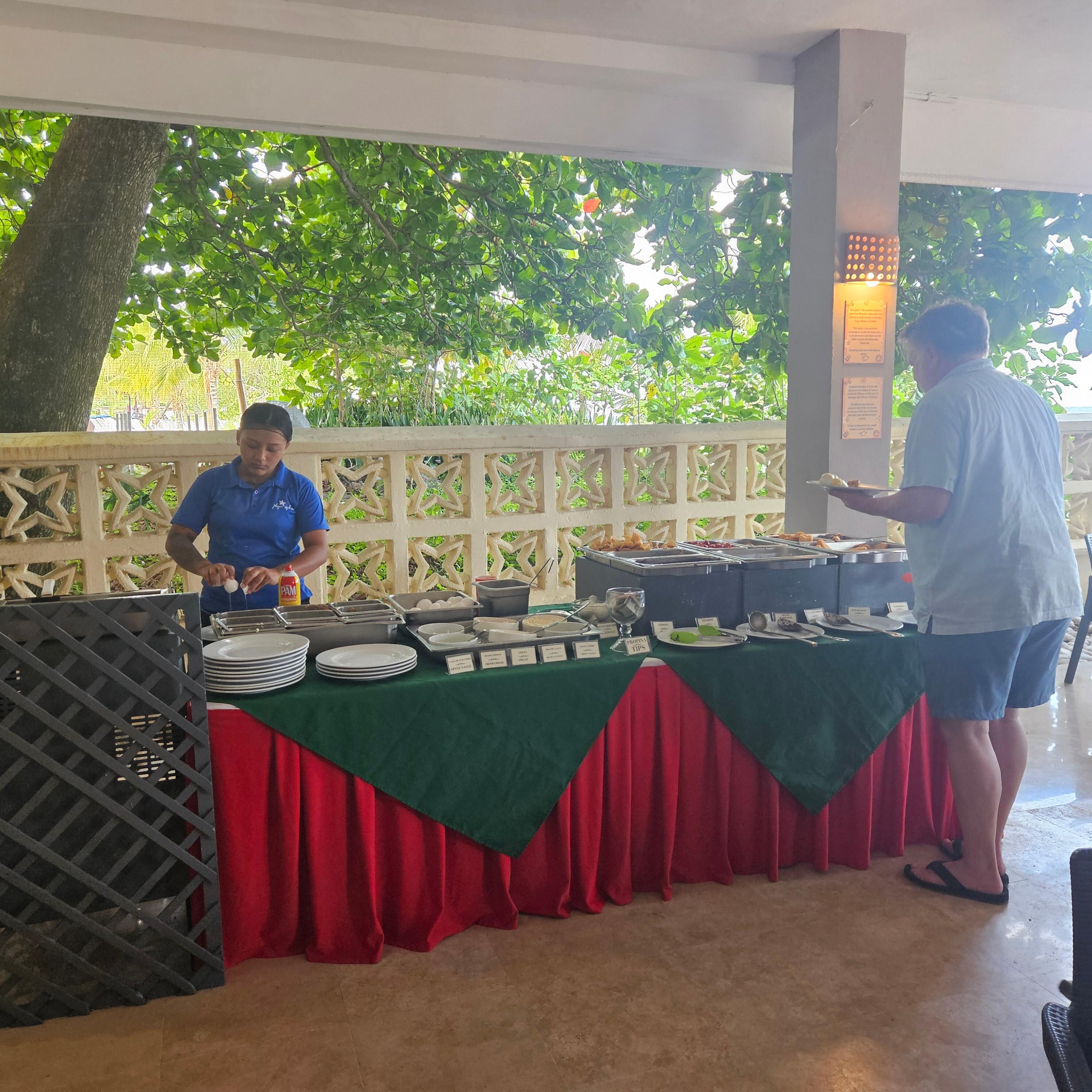 We had a great hot free breakfast that was included for us. Everything was delicious!