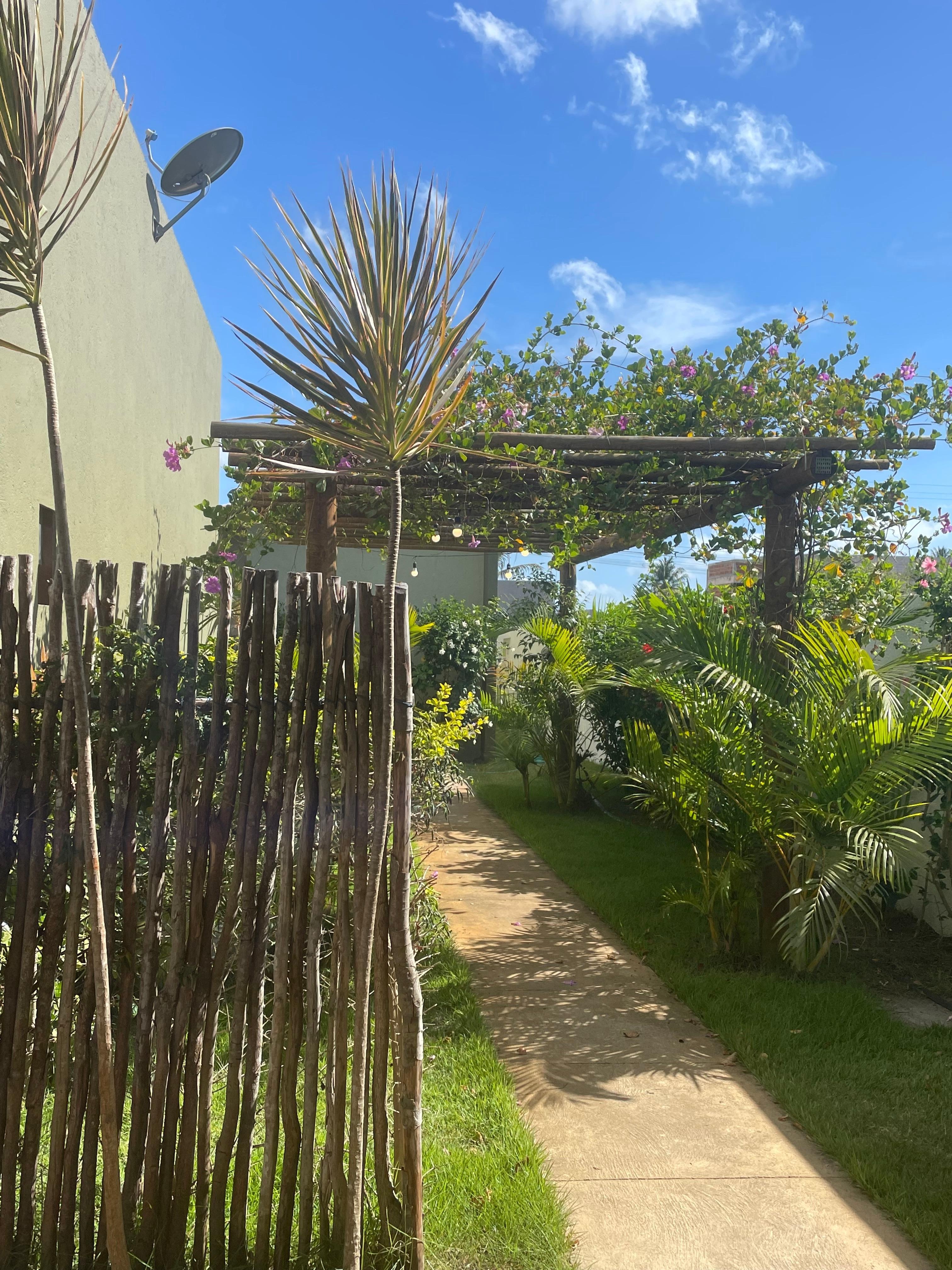 Quem passa na frente dos chalés pode observar tudo dentro dele