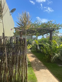 Quem passa na frente dos chalés pode observar tudo dentro dele