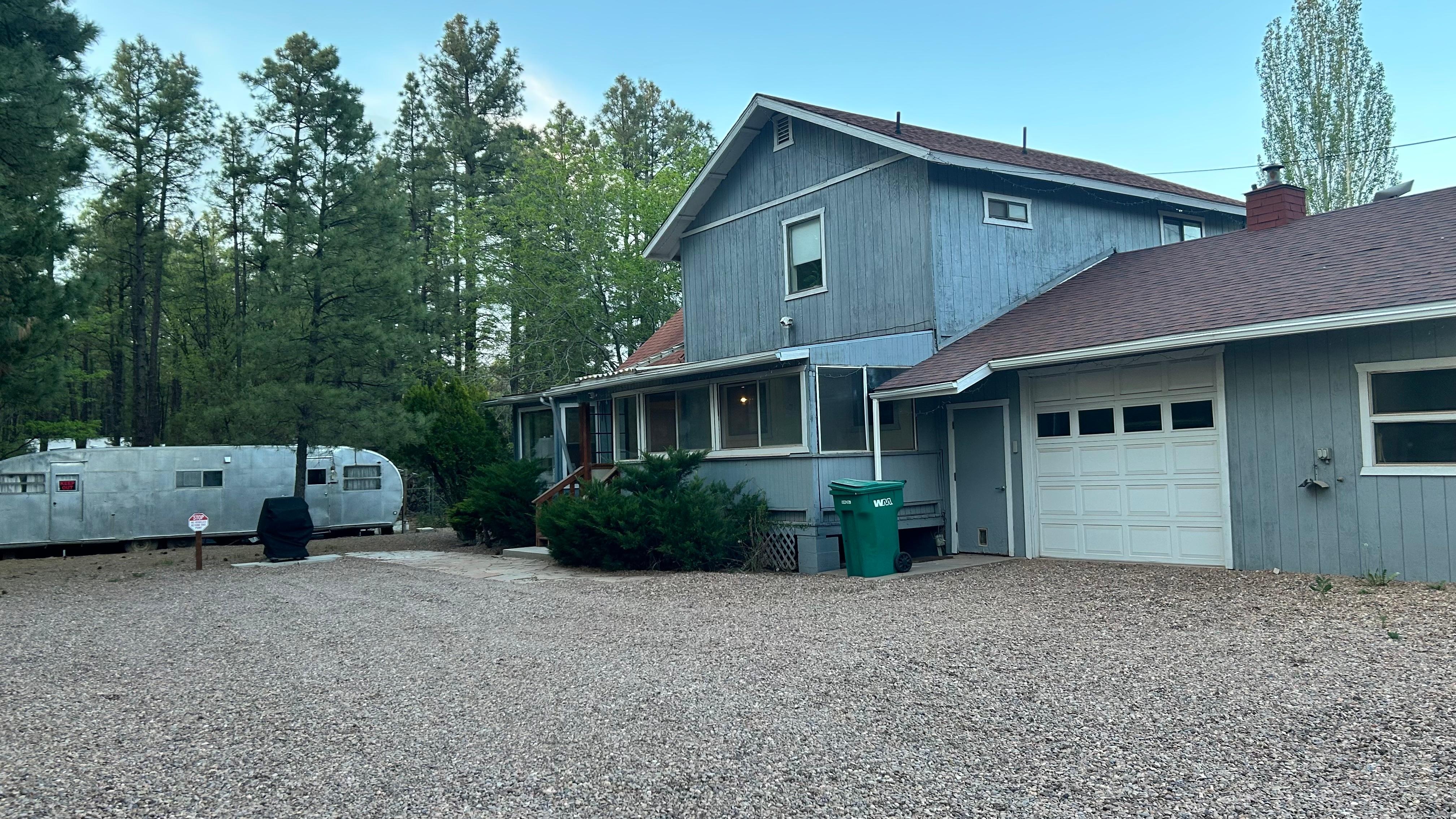 View as you pull into the front of the property.