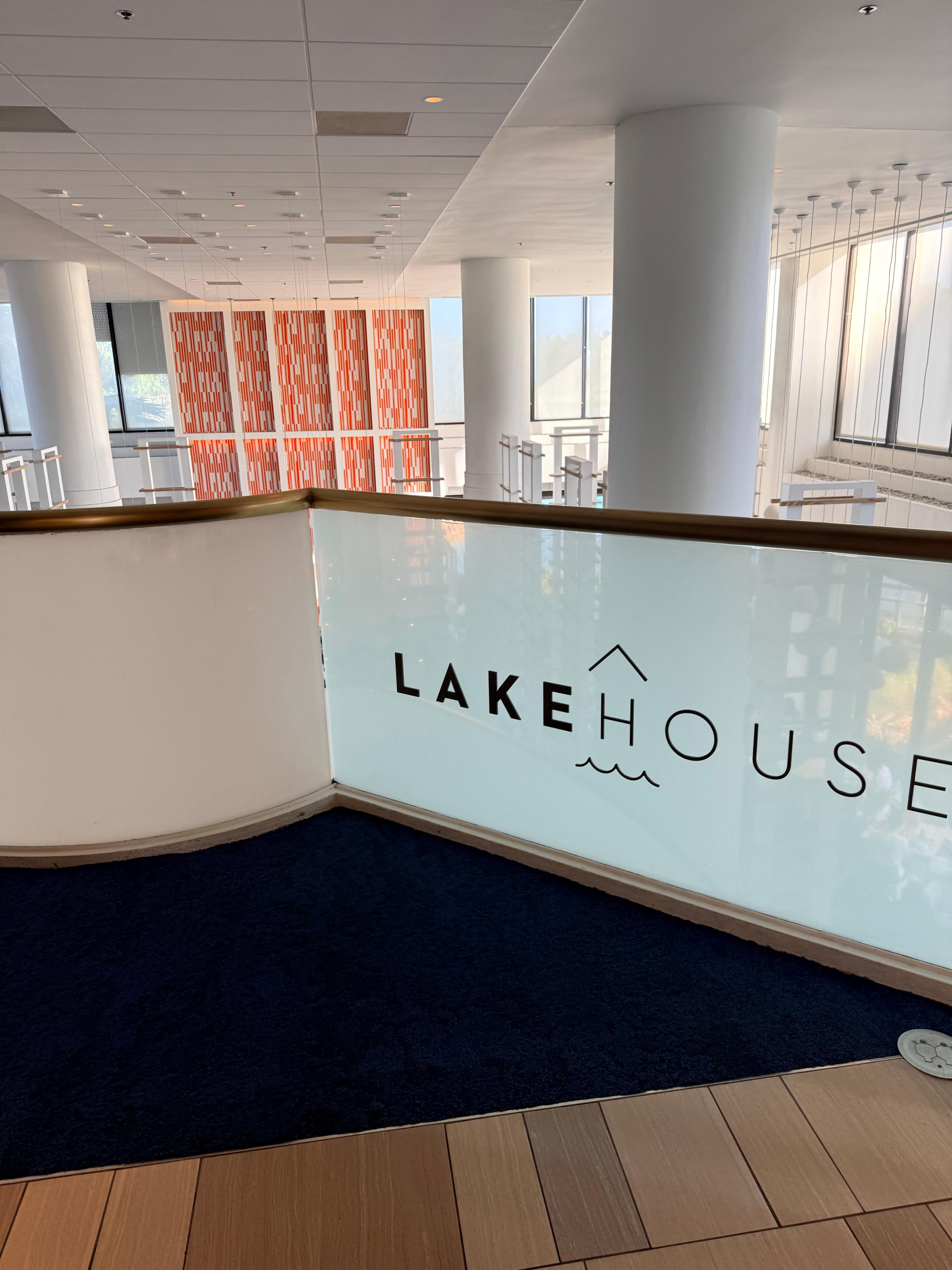 Lake house restau