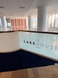 Lake house restau