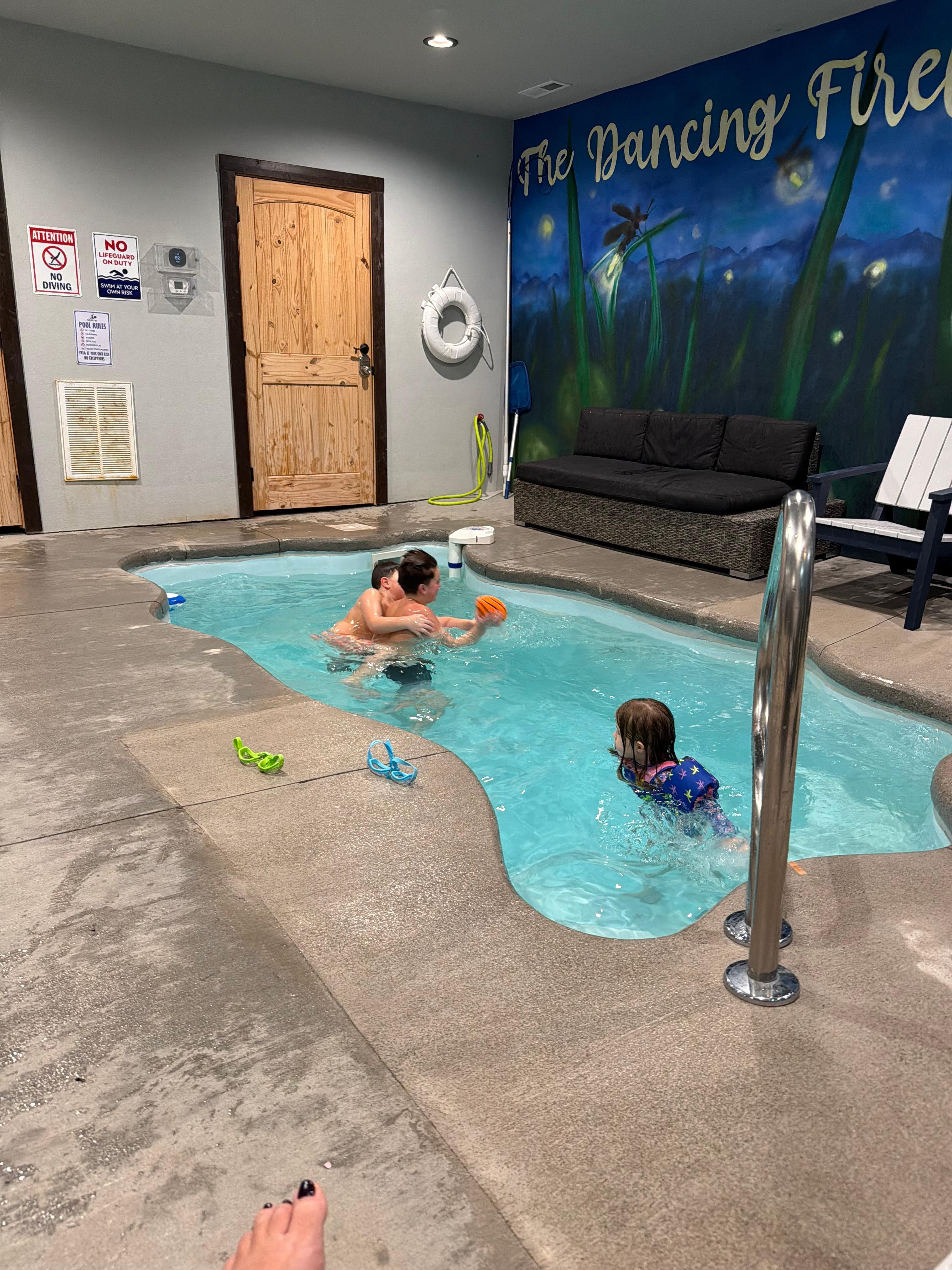 Indoor pool, smaller size but the kids definitely enjoyed it! 