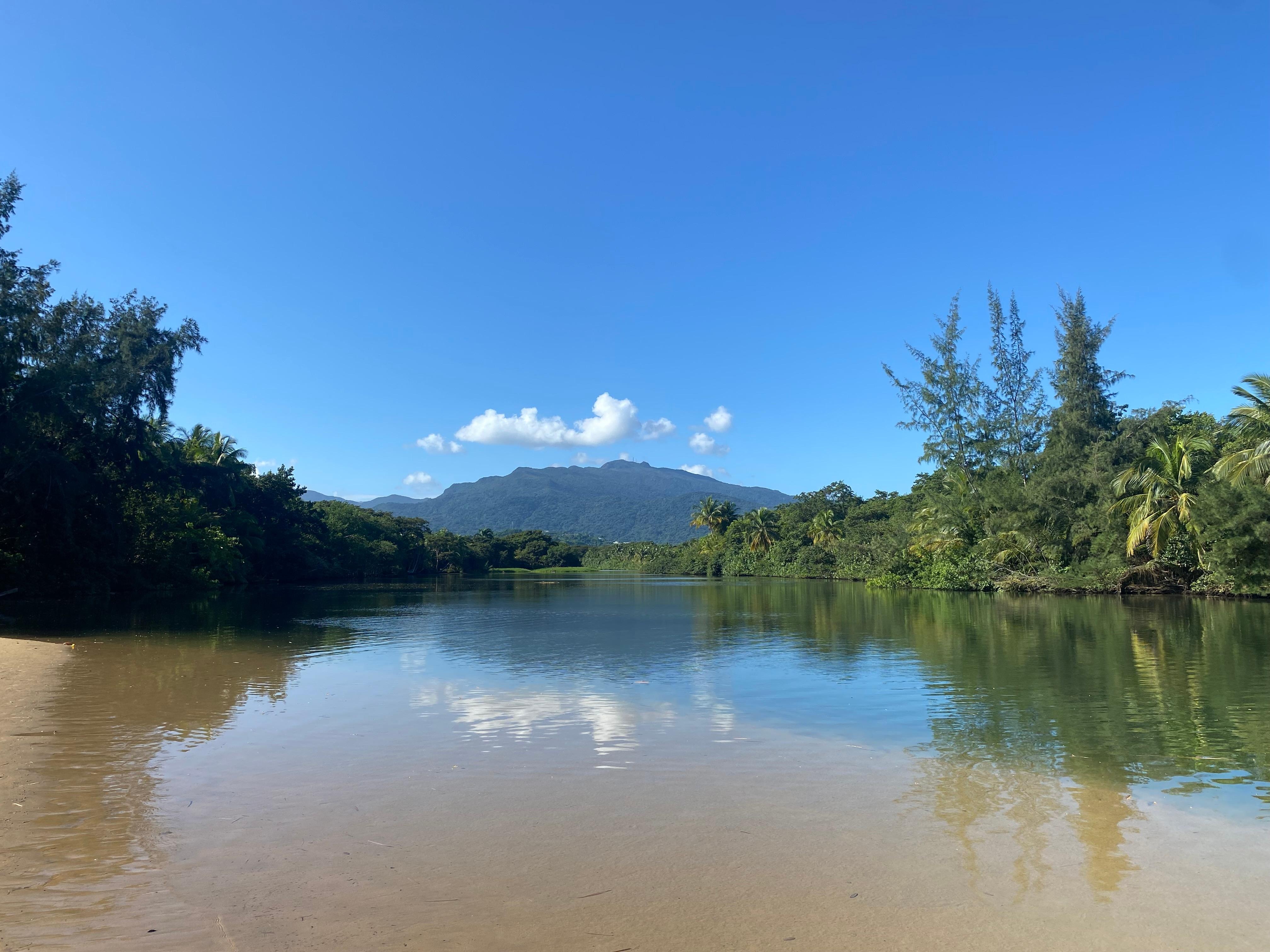 Play a Fortuna with a view of el Yunique 