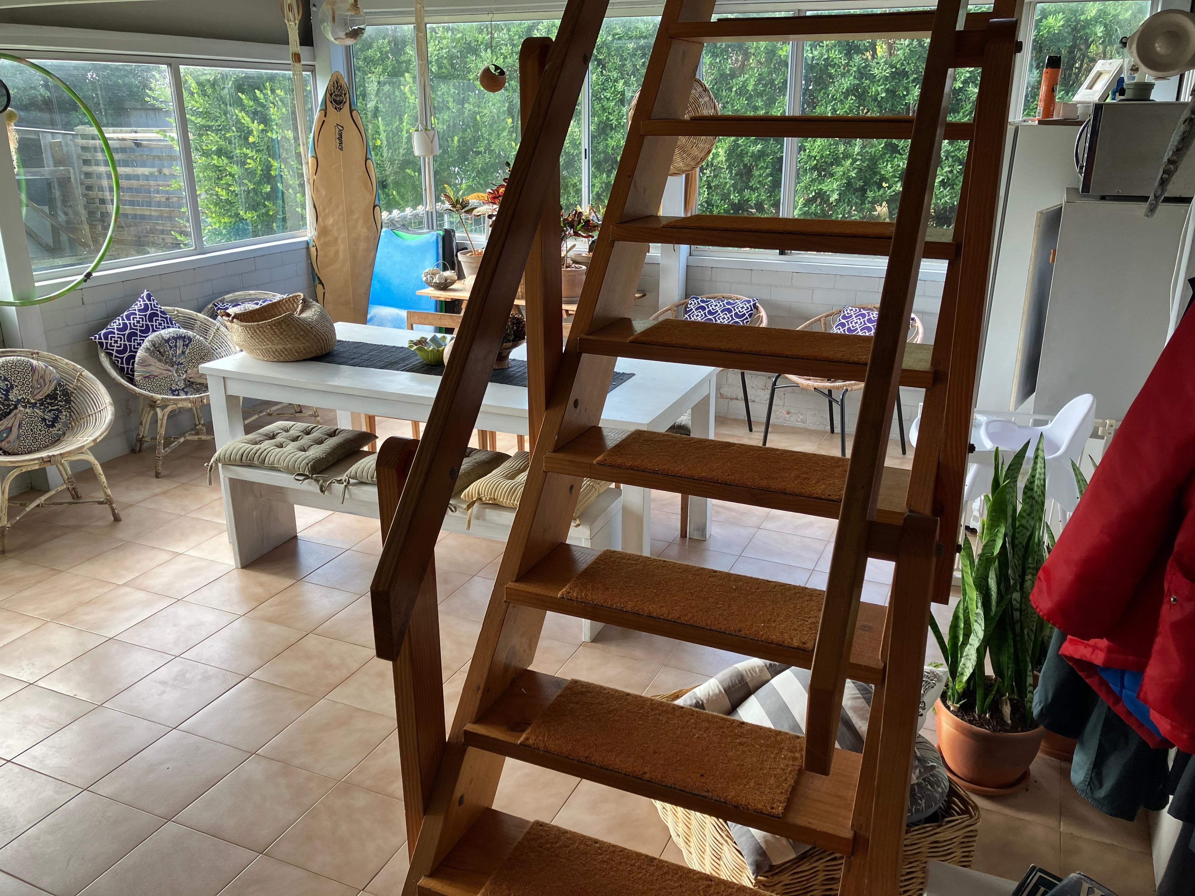 Sun room with steps upstairs 