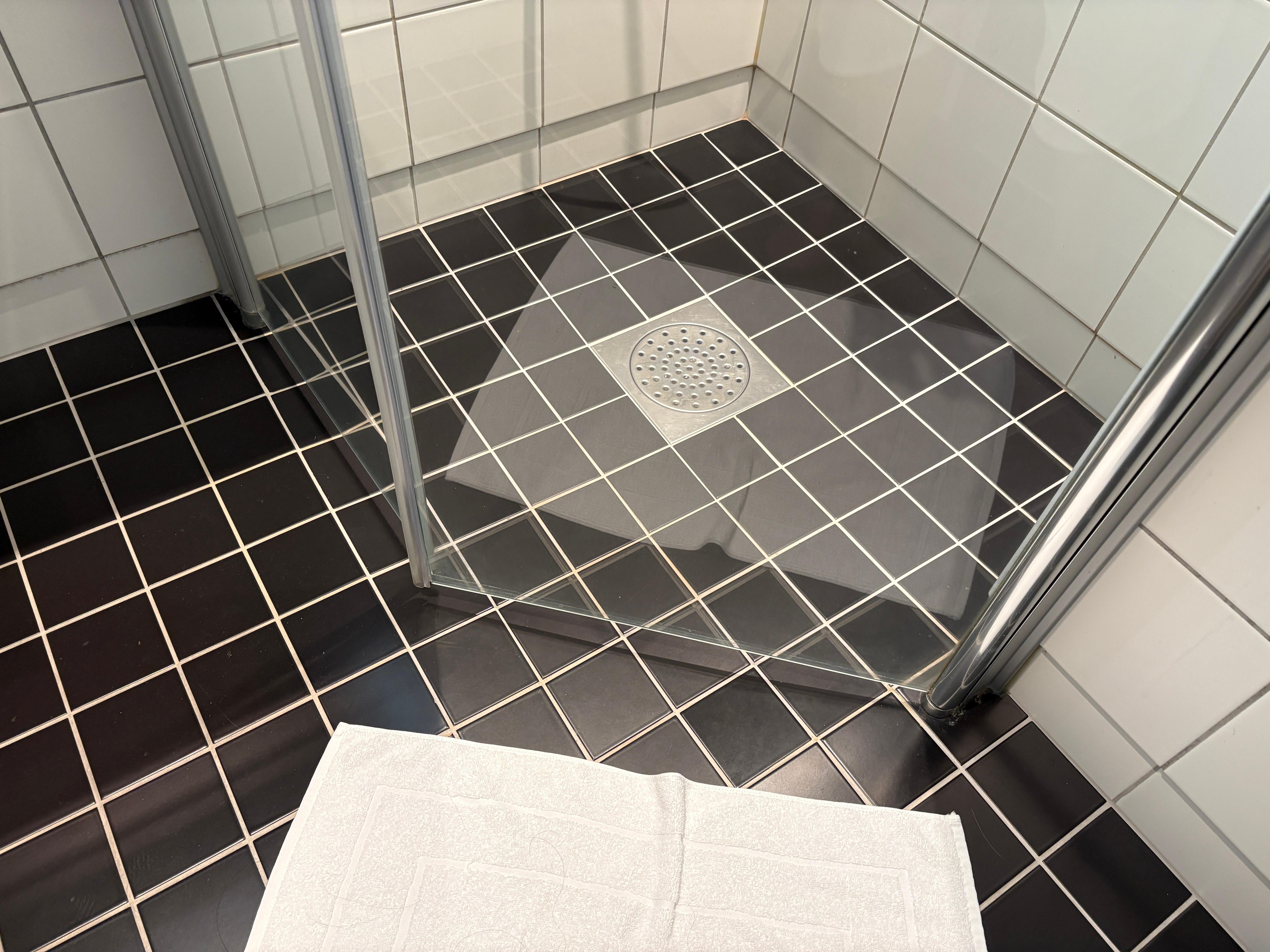 Water can seeps out of the shower area which I don’t like. Maybe should close up the gap so water won’t seep out. 