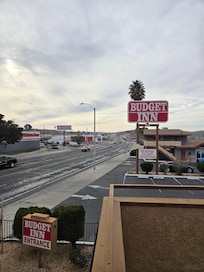 Pic of the motel sign from the second floor walkway.