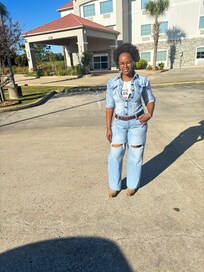 The atmosphere was safe! Customer service was amazing and very clean!