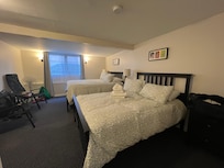 1 queen and 1 double bed, clean and soft beds.