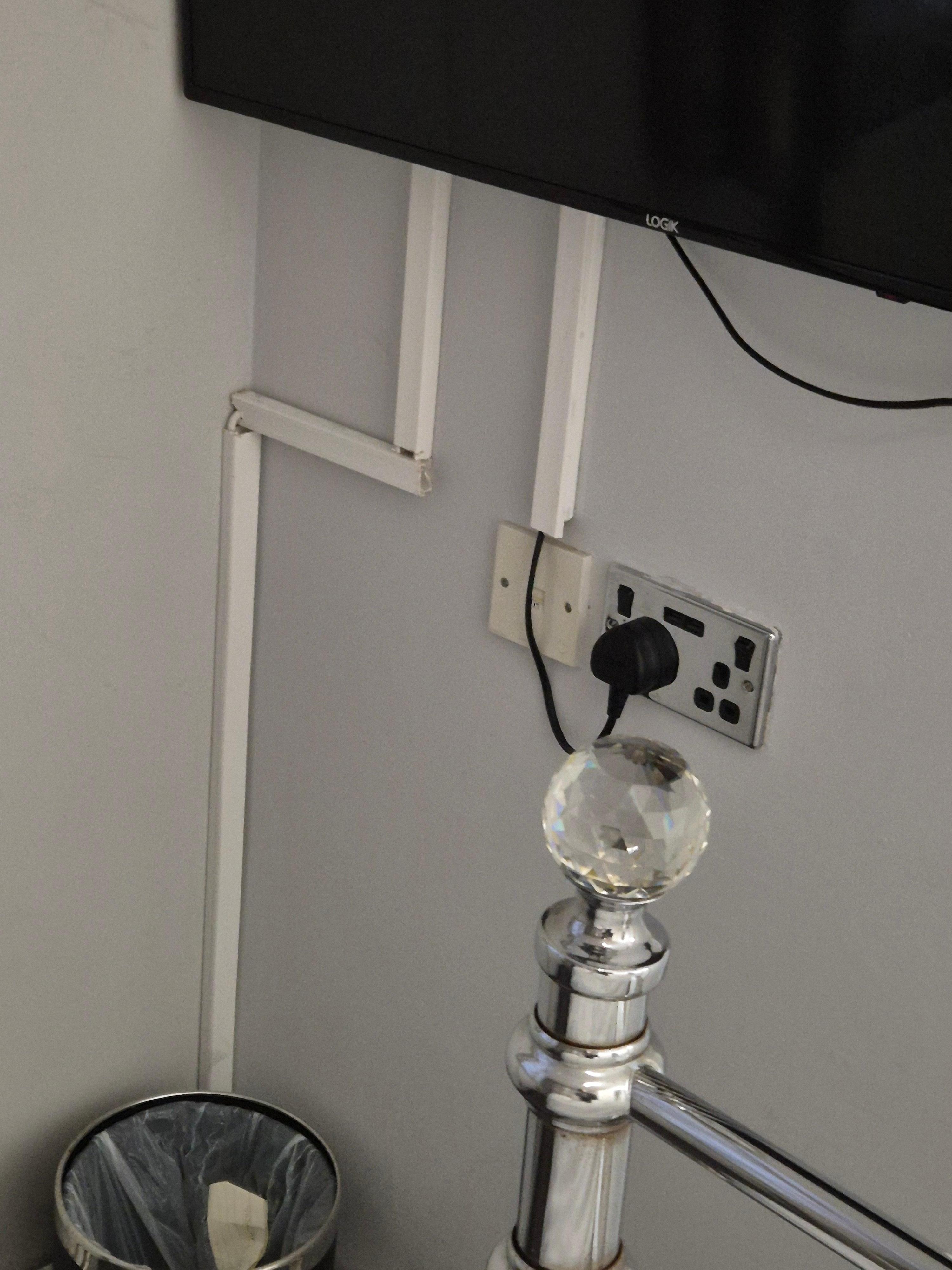 Neat cable trunking!! I dont think so.