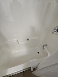 Bathtub with broken stopper