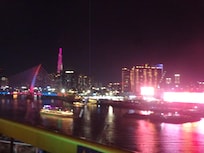 8Fのバーから見た夜景です。