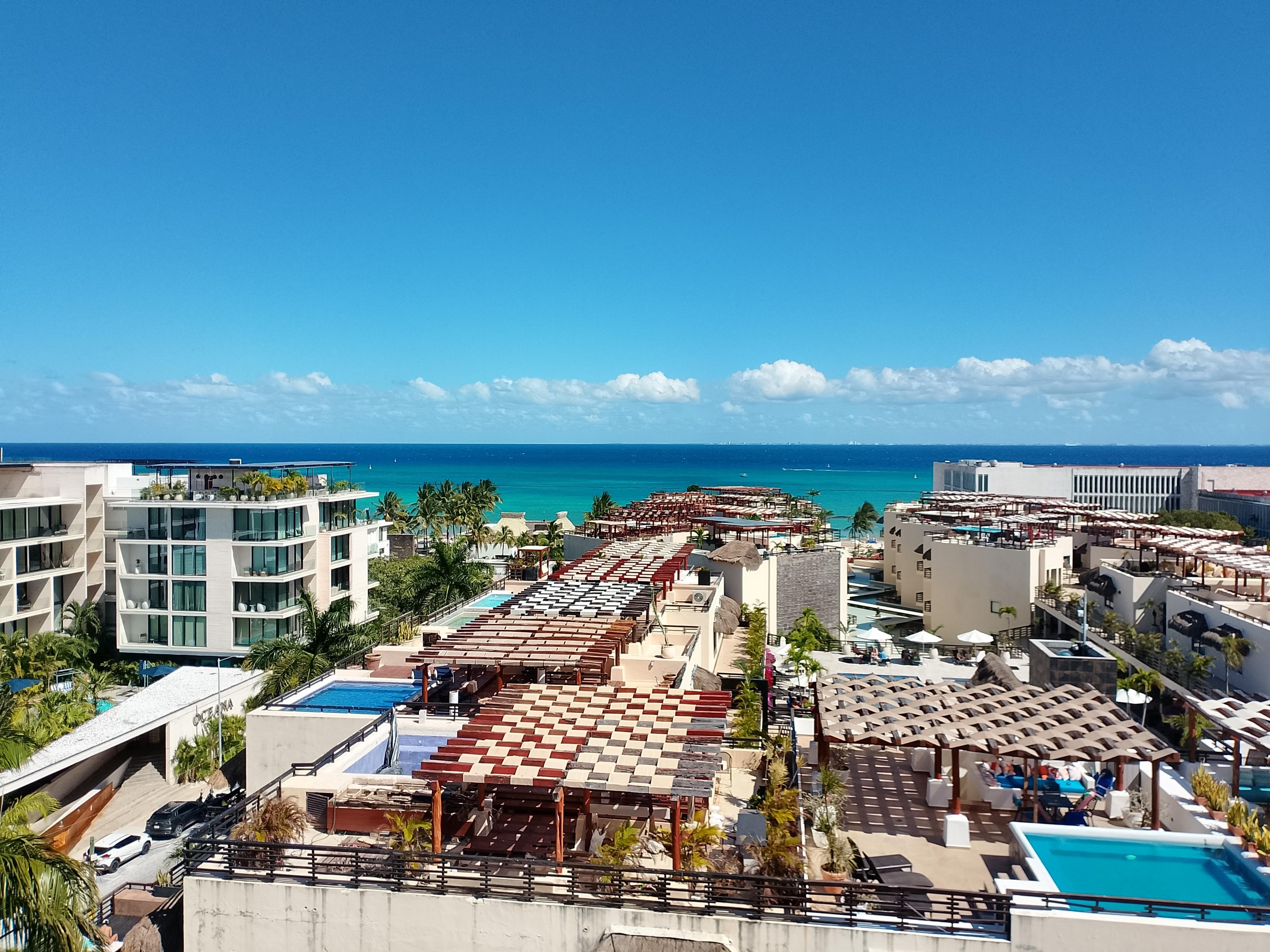 Reef 28 - Roof Top View to the Ocean
