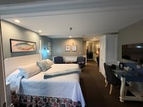 Deluxe Room, 1 King Bed, Ocean View
