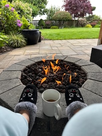 Morning coffee around the 🔥 pit