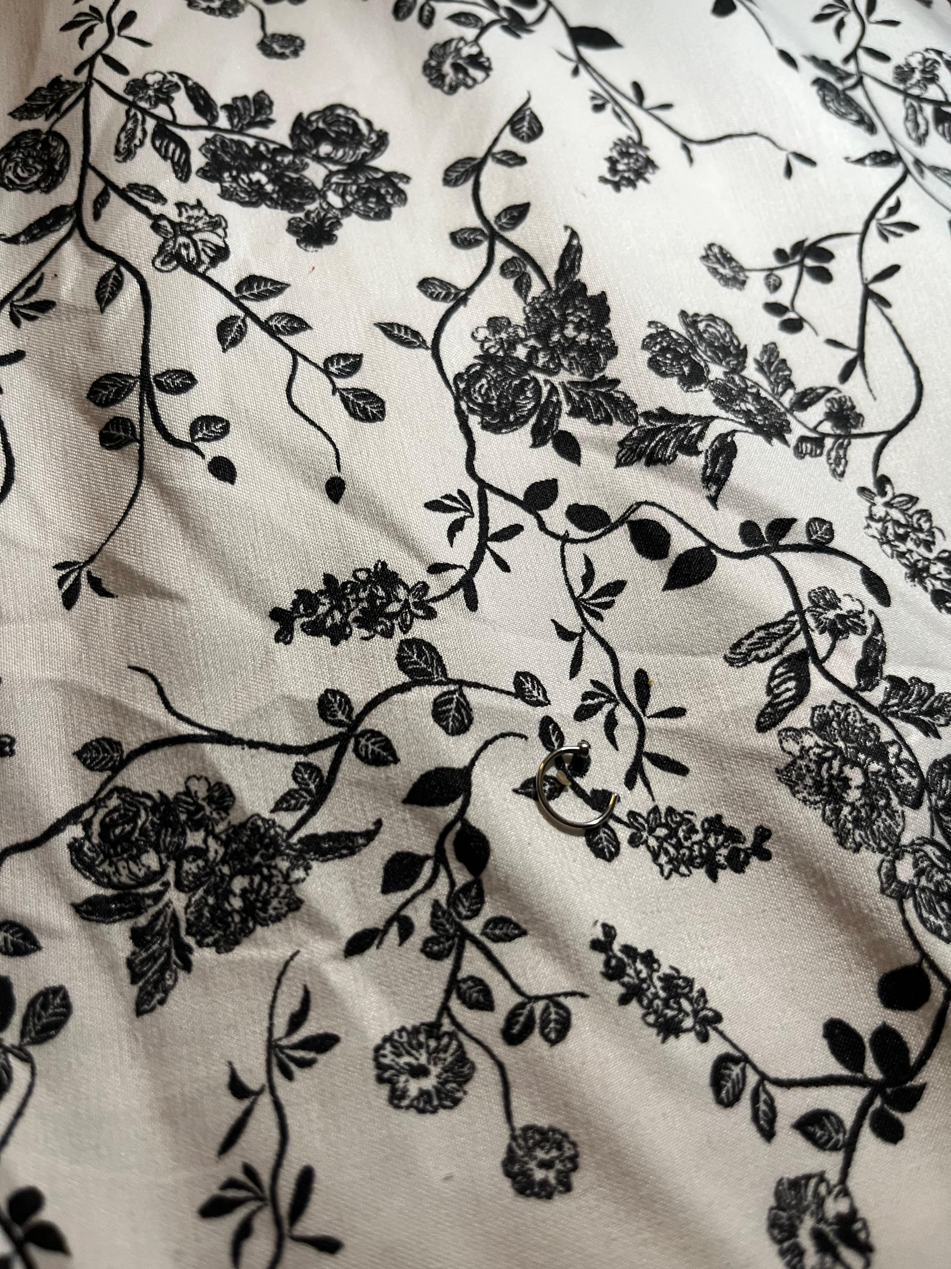 A nose ring in the bed - how disgusting!?!! NEVER RECEIVED A REPLY OF THE HOST ABOUT THIS 