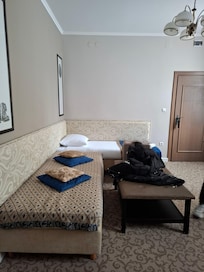 Suite para 3 - primeiro cômodo com 2 camas de solteiro