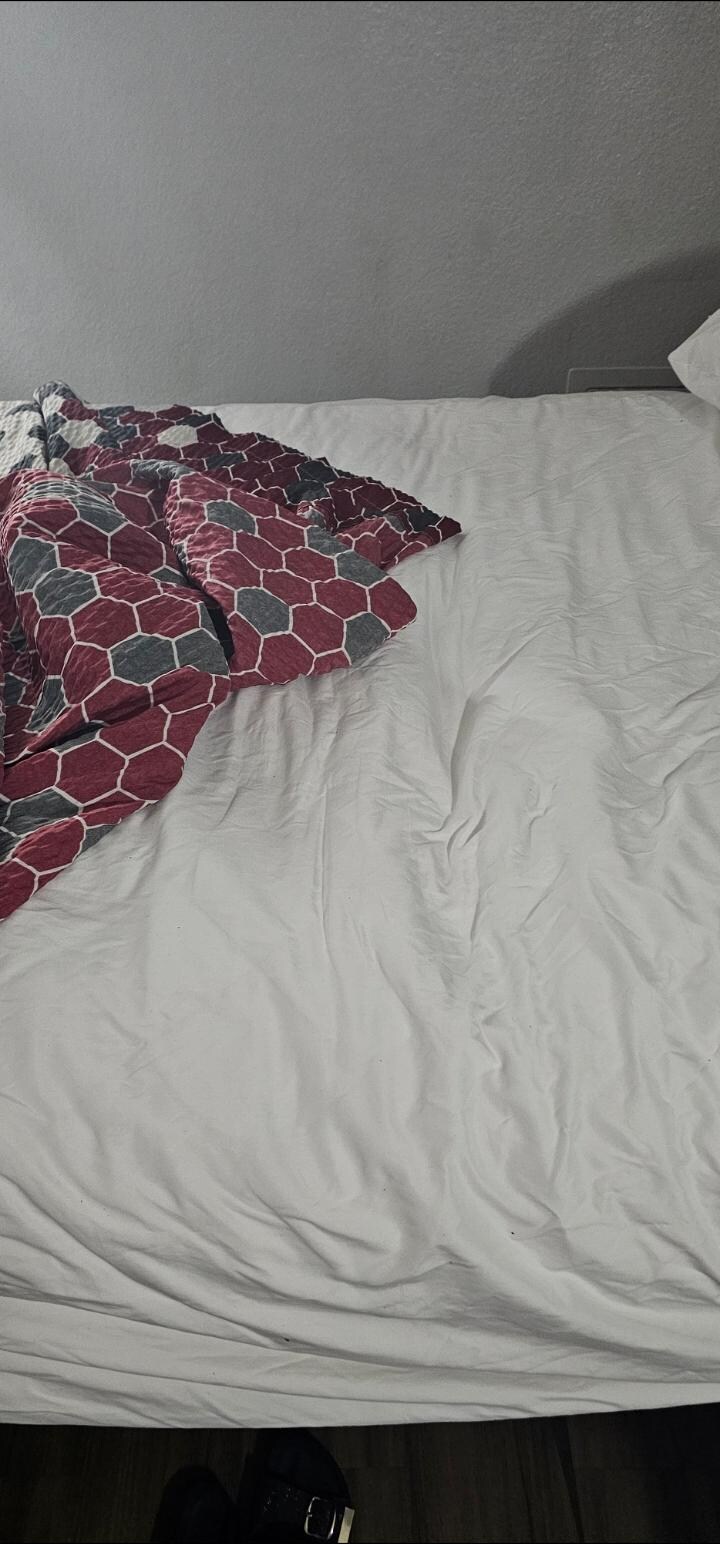 Only a bedspread no top sheet 