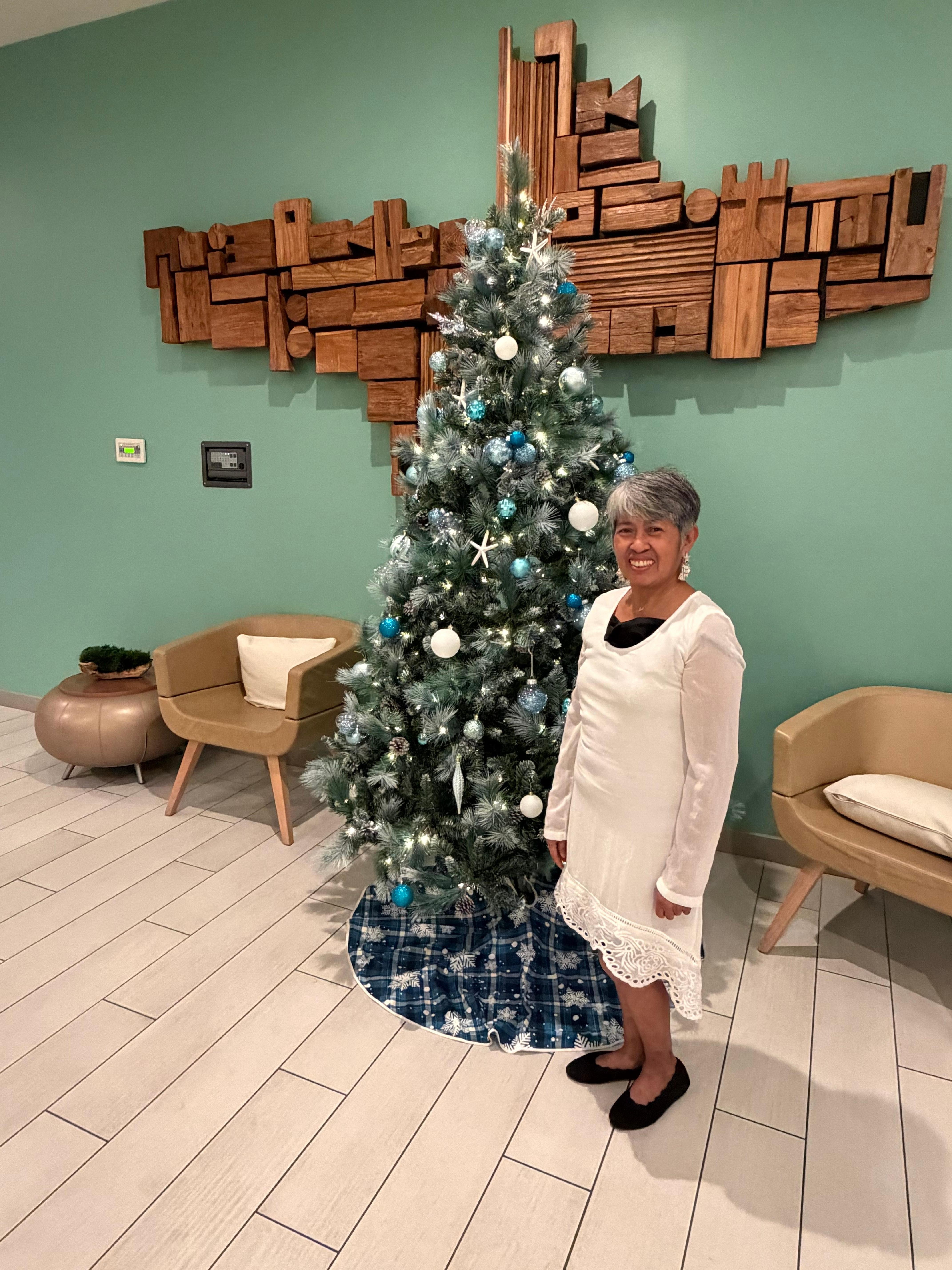 Beautiful lobby Evelyn the front desk took me this photo they all very friendly staffs 🙏