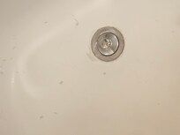 Peeling surface in the tub