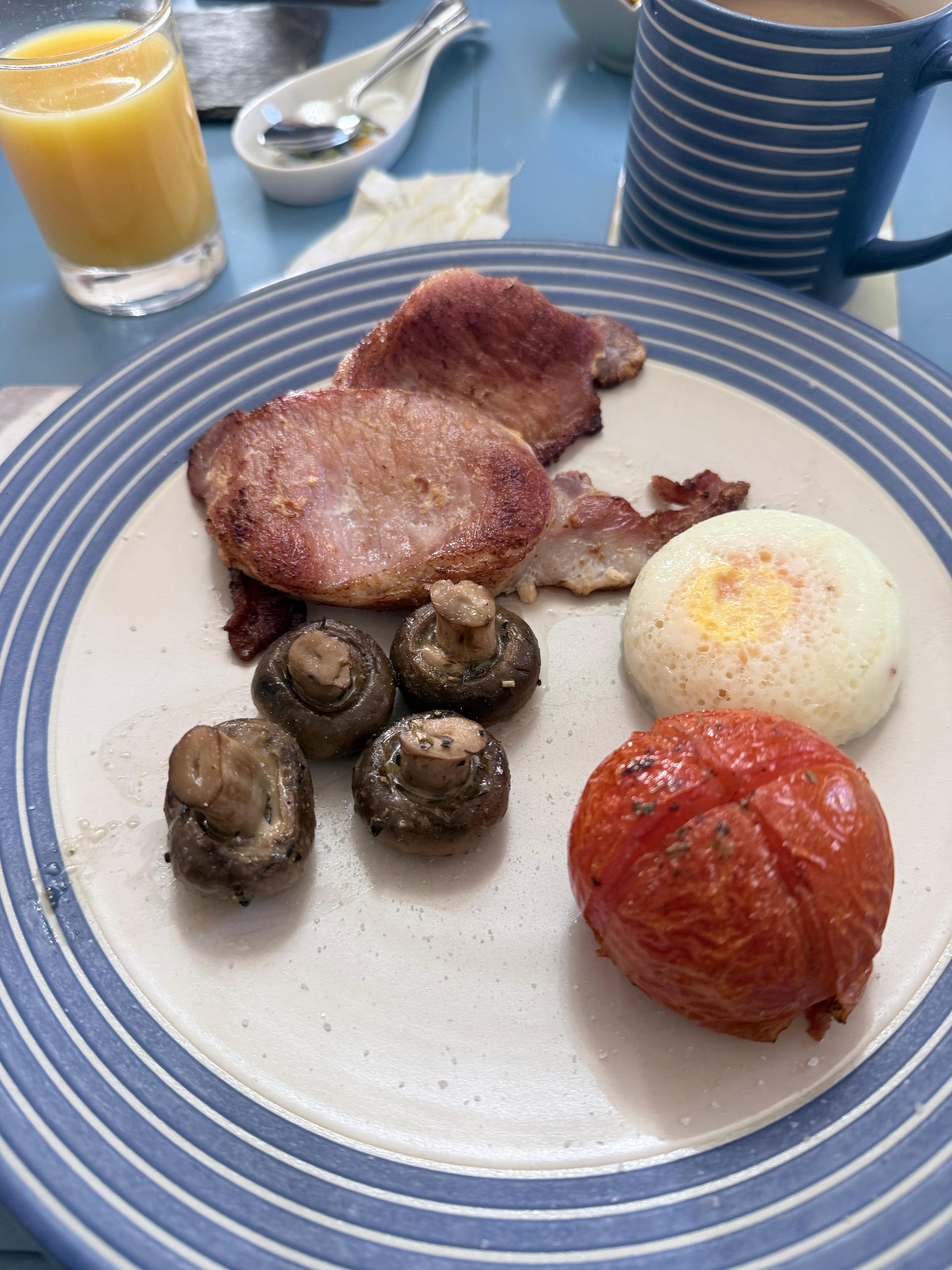 Tomato bacon mushroom poach egg