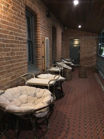 Trevlig balkong/ veranda