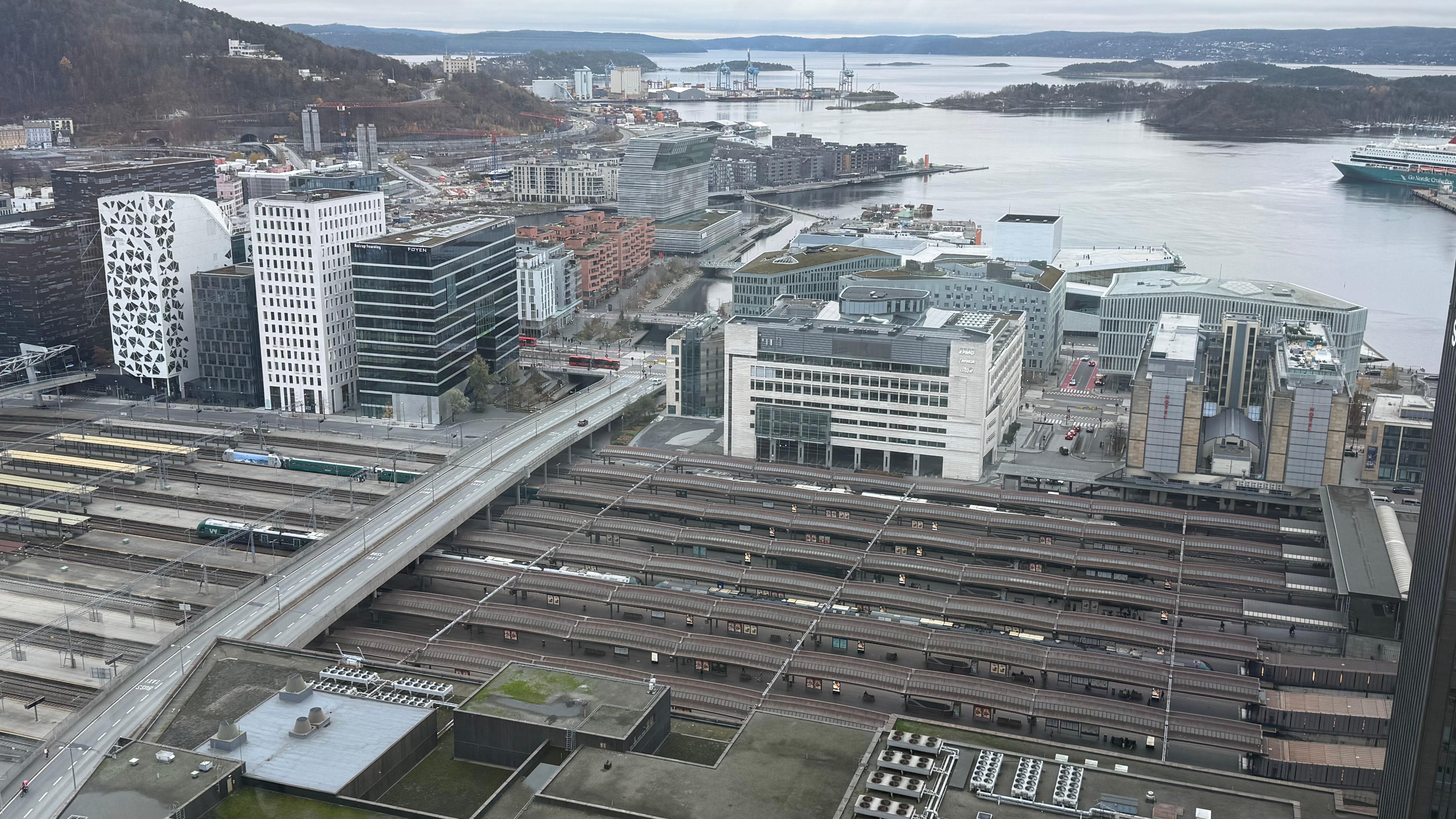 Uitzicht vanuit het hotel vanaf bovenste verdieping. 