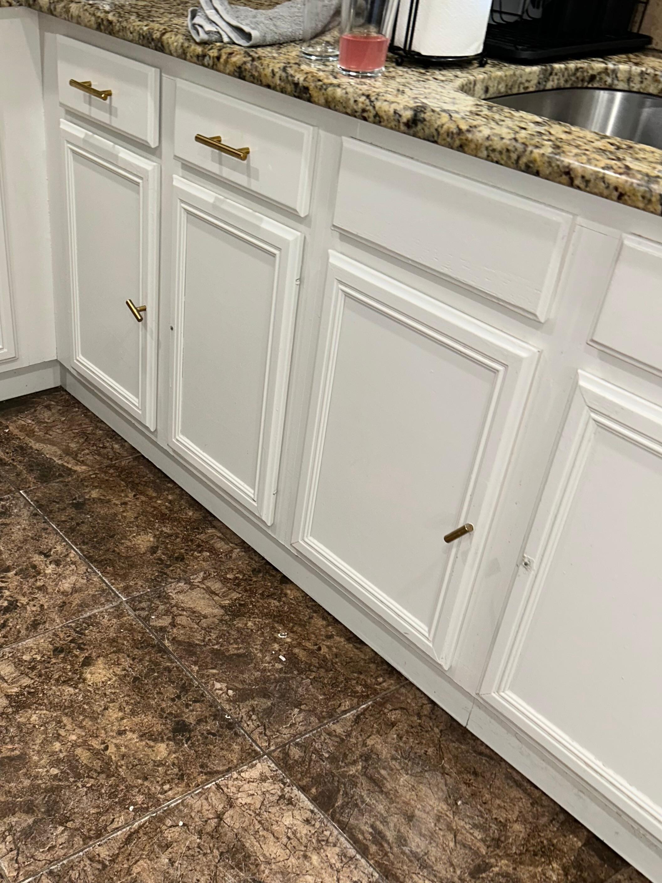 Busted nobs - not a deal breaker but it's the overall vibe and not like the listing