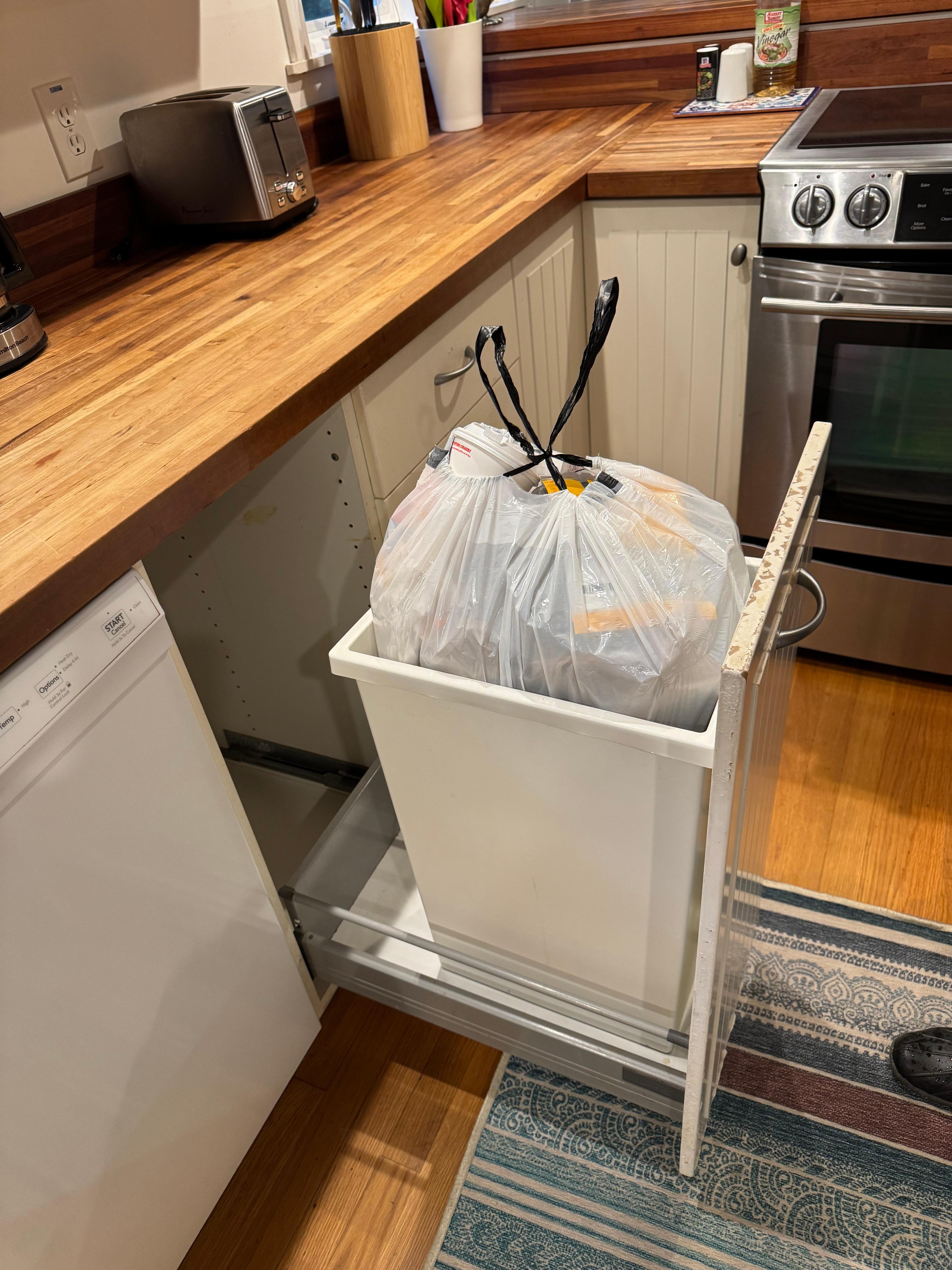 Garbage in kitchen when we arrived 