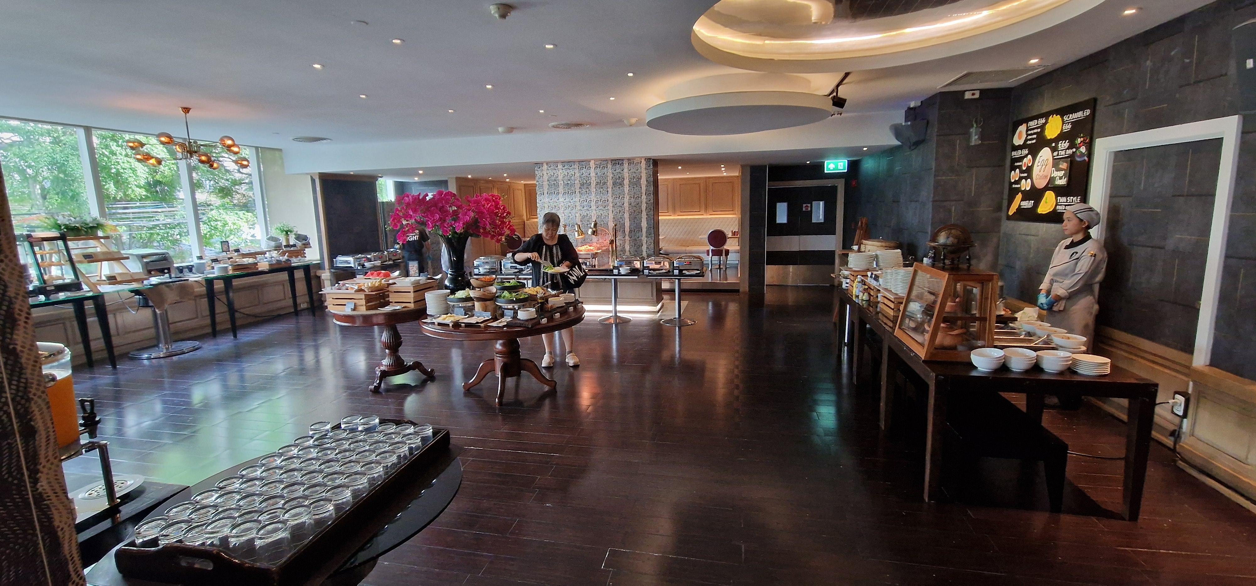 Breakfast area and not so crowded. We like the variety of the food. International, Thai and a lot of different bread. The coffee, cappuccino or latte are very good.🥰😄