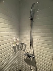 湯船無し
シャワー水圧最高