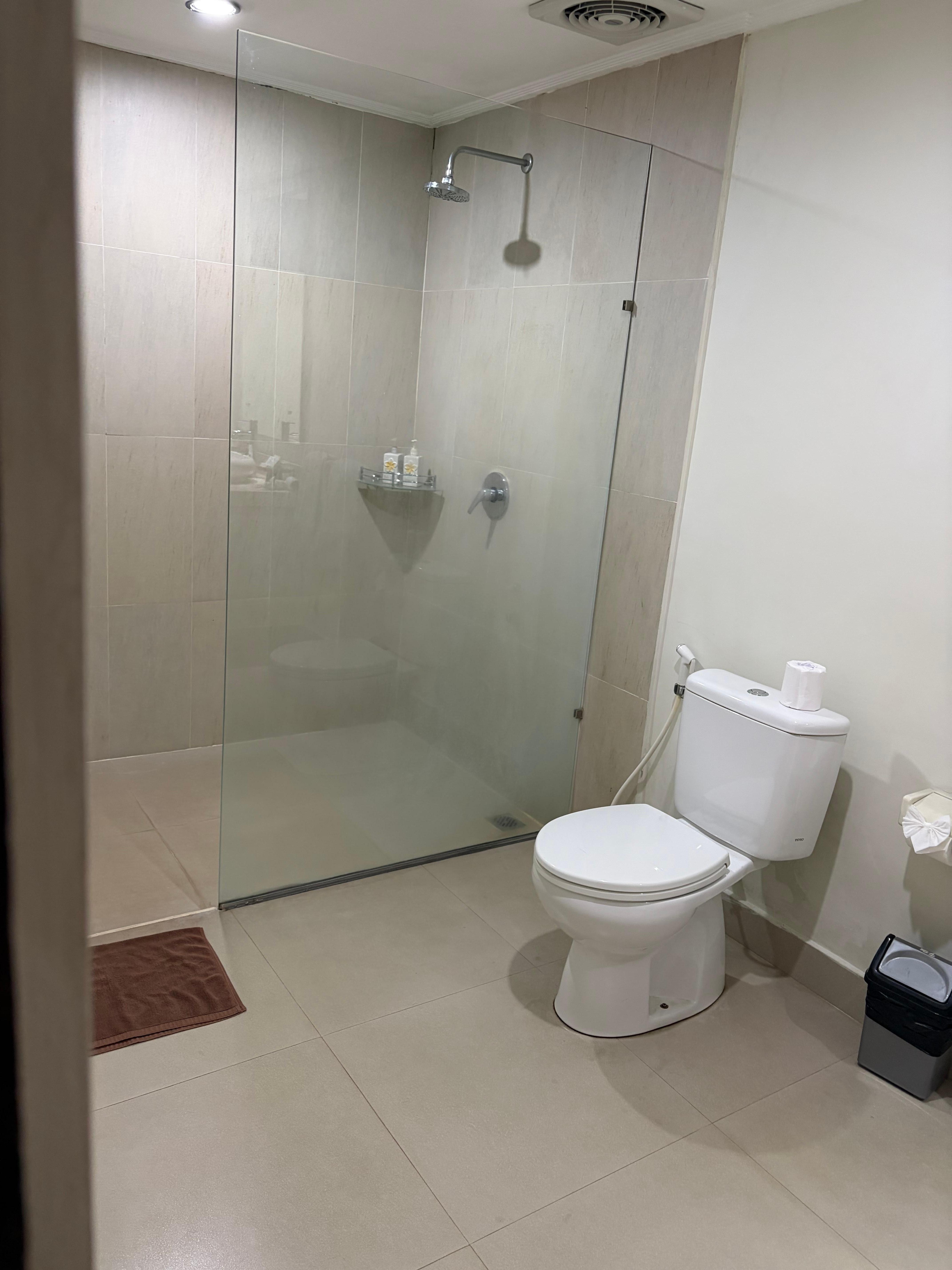 トイレとシャワールーム