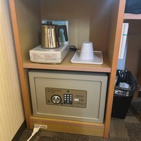 金庫と湯沸ポット