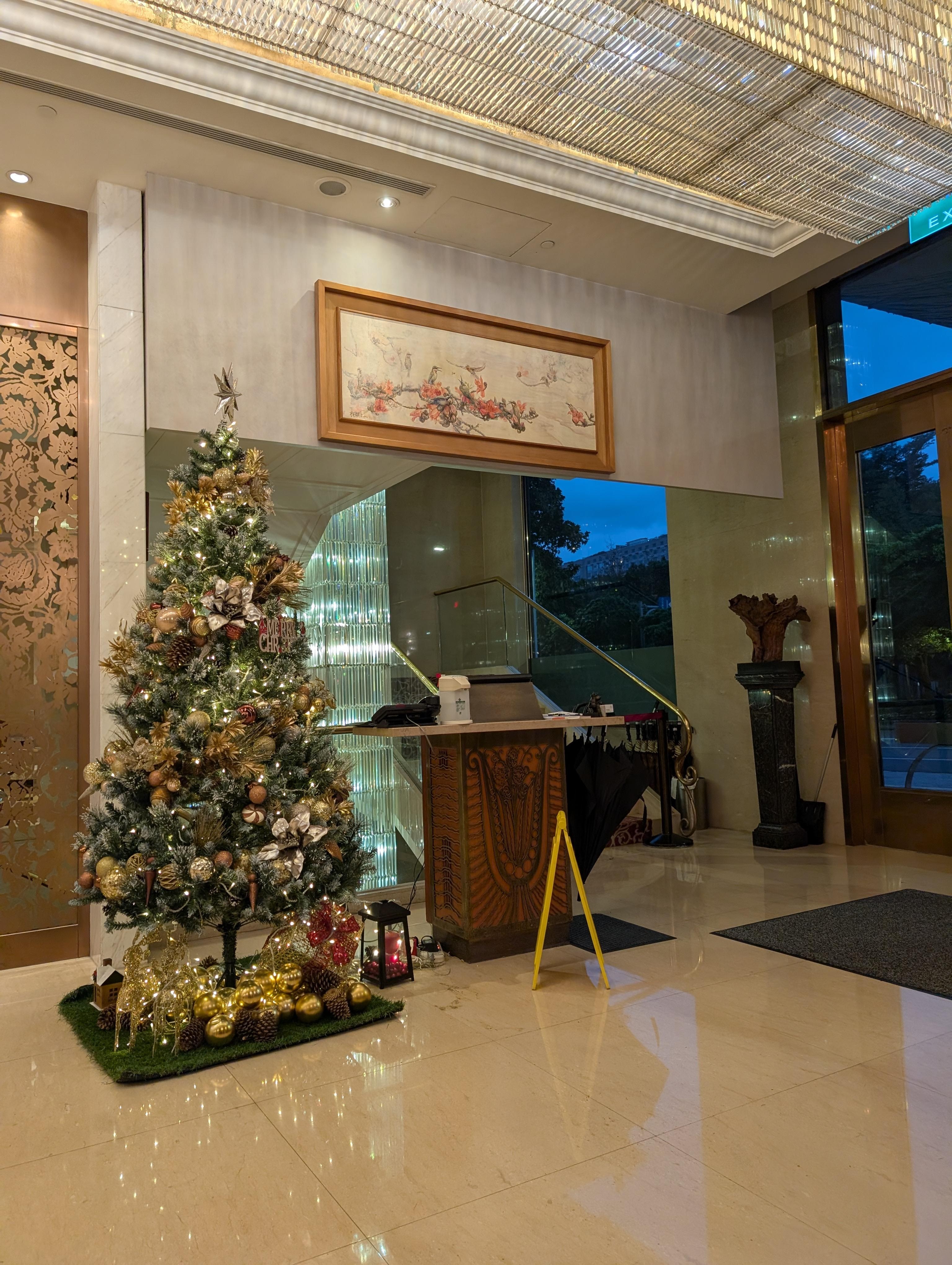 ロビーのクリスマスツリー