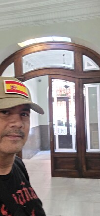 Clean entry way, great central location . Only a few steps away from Plaza Mayor.