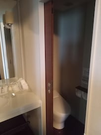 如廁與浴室分開