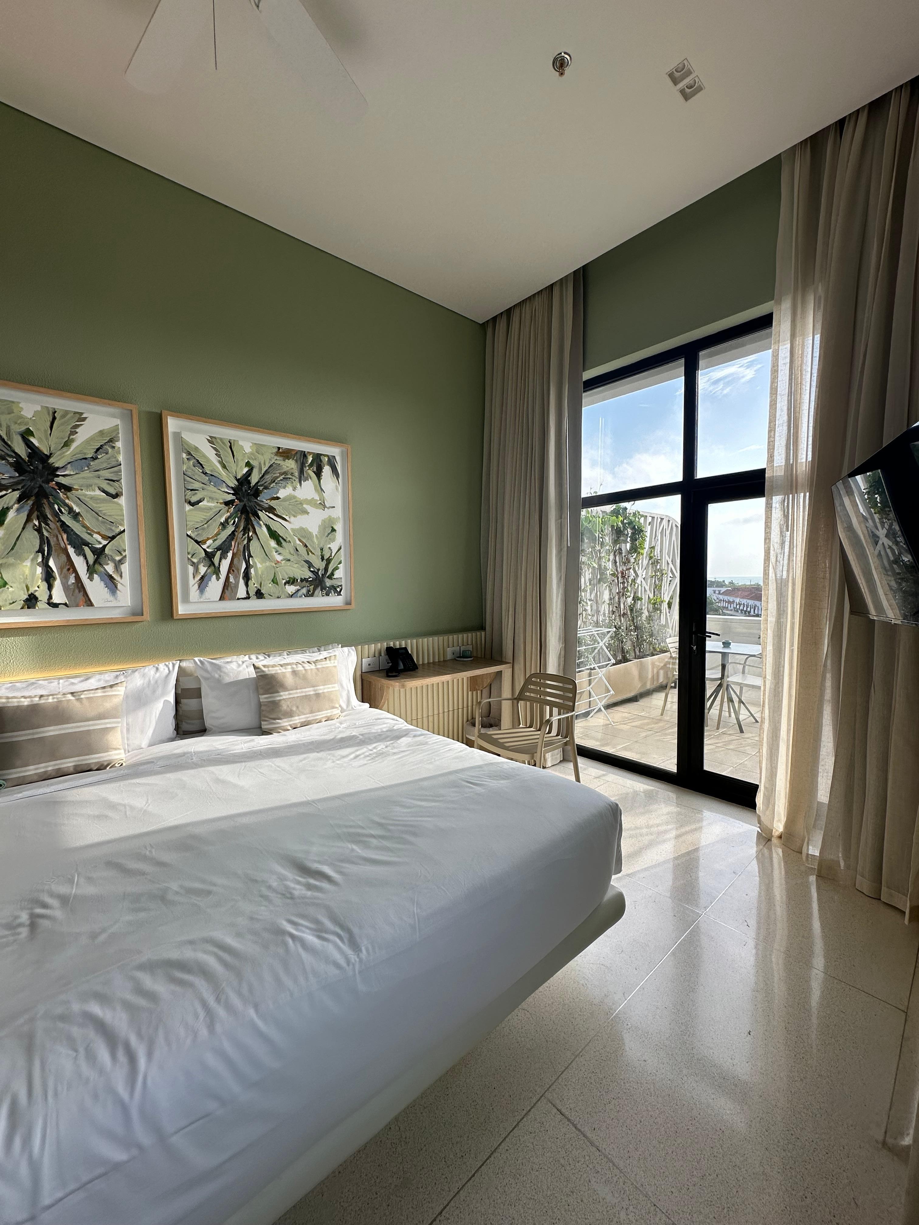 Bedroom (honeymoon suite)